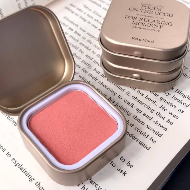 رژگونه موس KekeMood مدل Iron Box با بافت نرم و جلوه طبیعی گونه‌ها